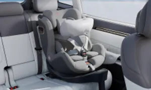 Ghế trẻ em trên ôtô đầu tiên có túi khí riêng